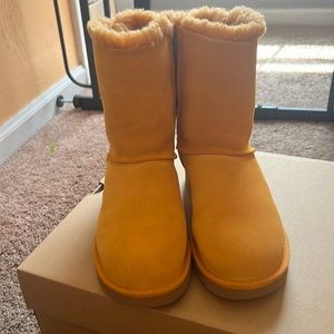 Uggs worn once to try on